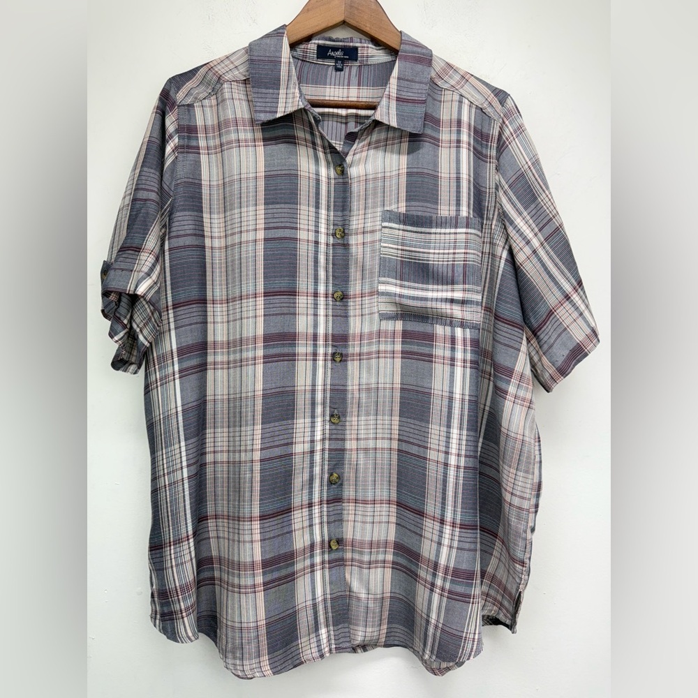Angels Forever Young size 1X Women’s Blue Plaid Short Sleeve Button Up Shirt